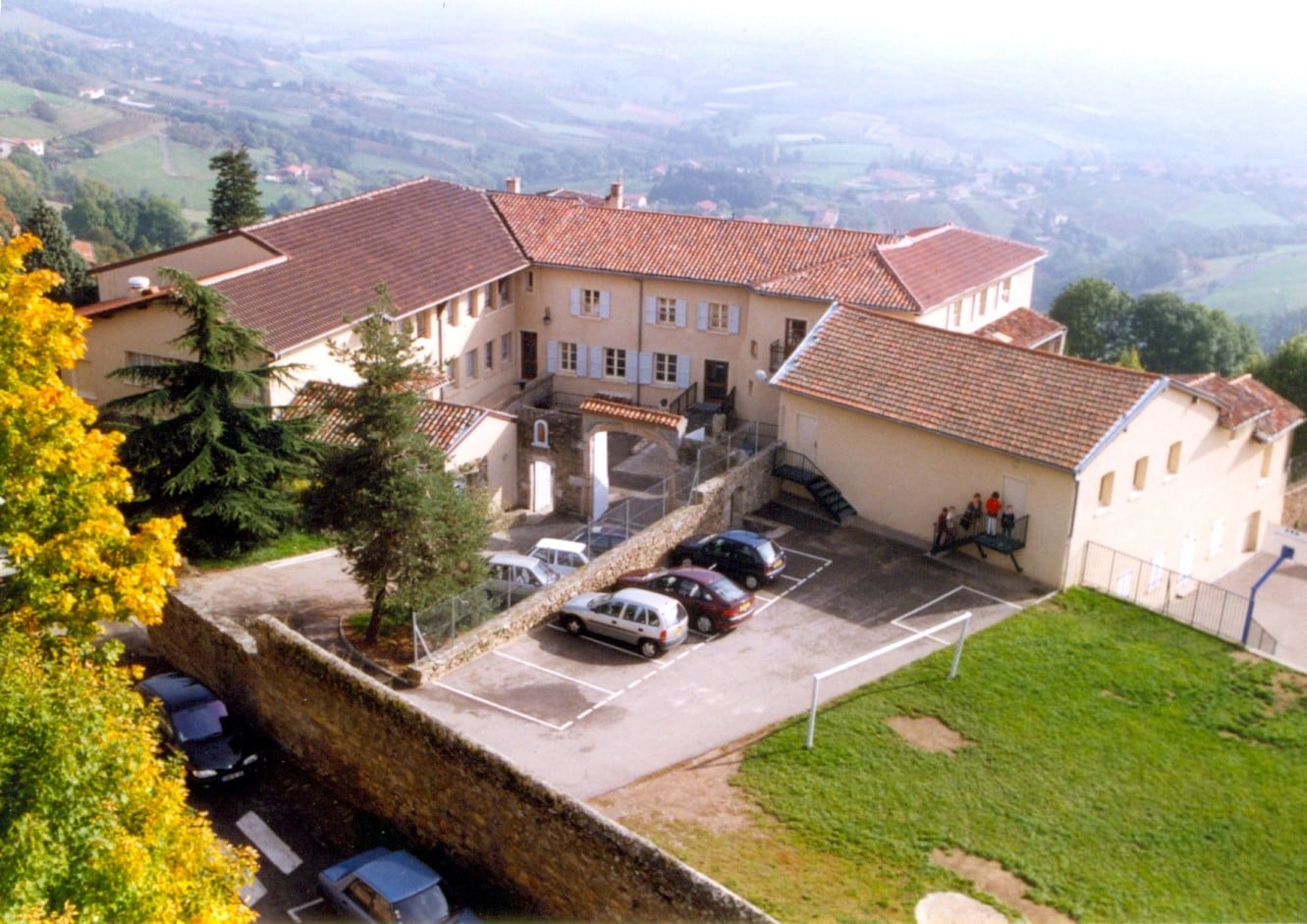 MECS-clair-printemps-exterieur-b